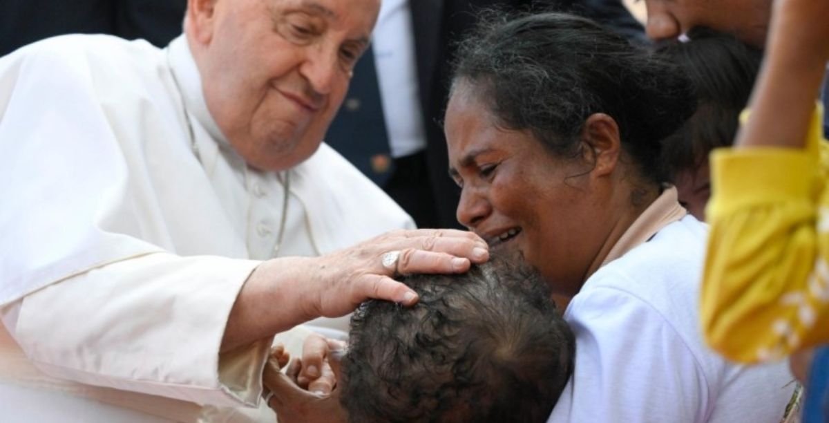 Papa Francisco durante visita a escola de crianças com deficiência em Timor-Leste, 10 de setembro 2024. Foto Vatican Media (1)