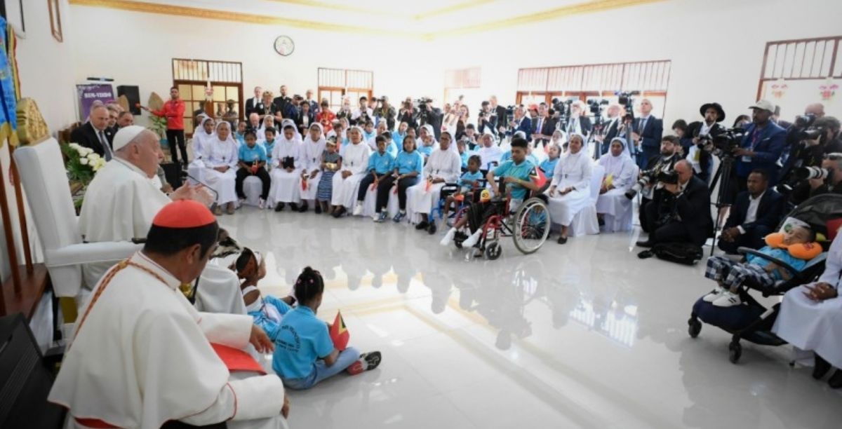 Papa Francisco durante visita a escola de crianças com deficiência em Timor-Leste, 10 de setembro 2024. Foto Vatican Media