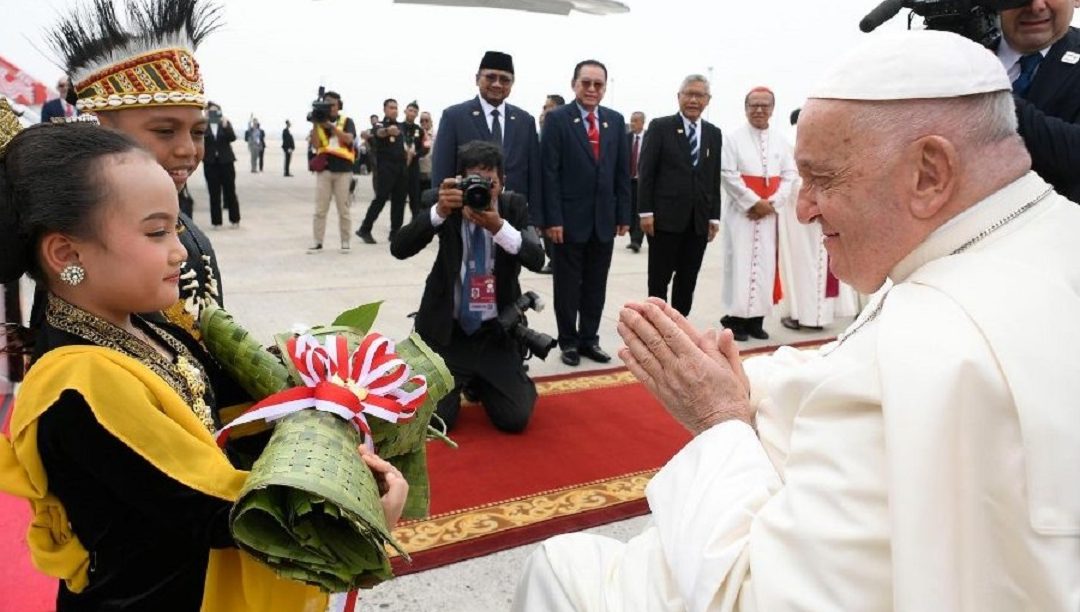 Papa contacta com a minoria católica em ambiente culturalmente muçulmano
