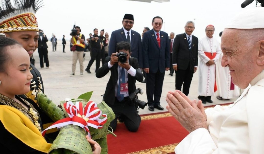 Papa na Indonésia: “Anunciar o Evangelho não significa impor a nossa fé”