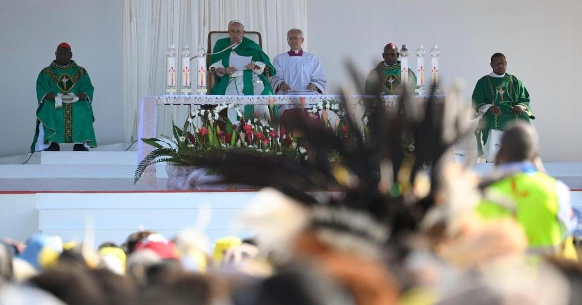 Papa Francisco na Papua-Nova Guiné. Foto © Vatican Media via Agência Ecclesia.