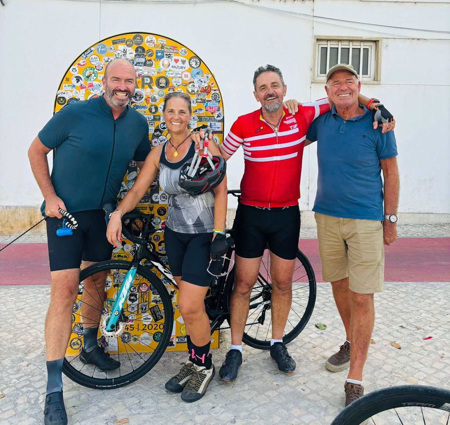 A equipa completa à chegada a Faro. Foto DR