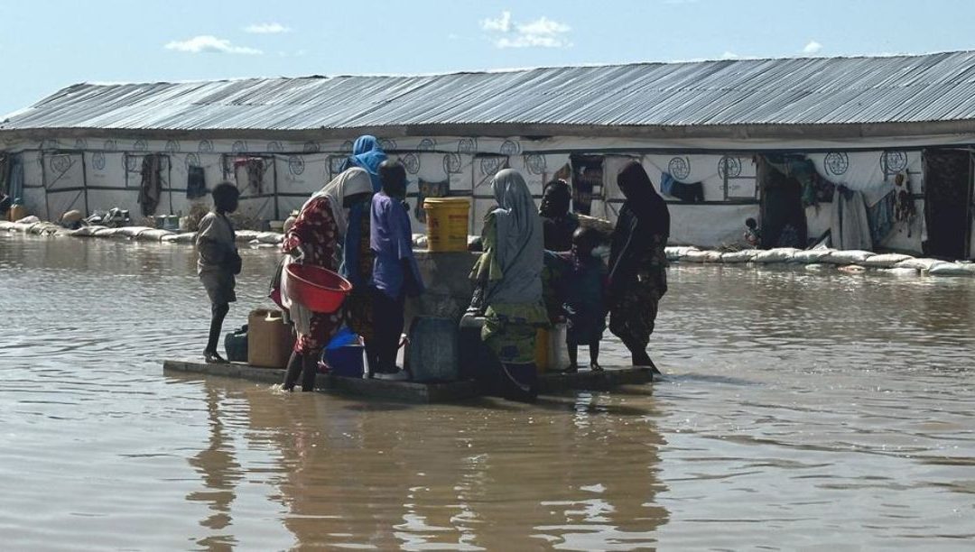 Nigéria: Com uma cidade submersa e milhares de desalojados, líderes religiosos imploram por ajuda