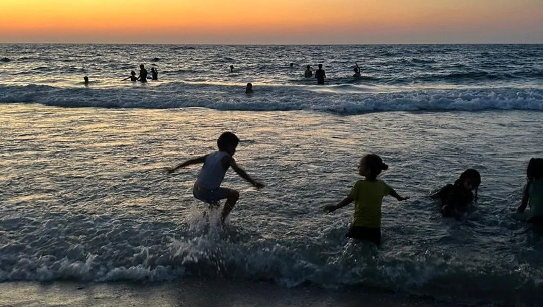 Como a bondade me ajudou a sobreviver durante um ano de genocídio de Israel em Gaza