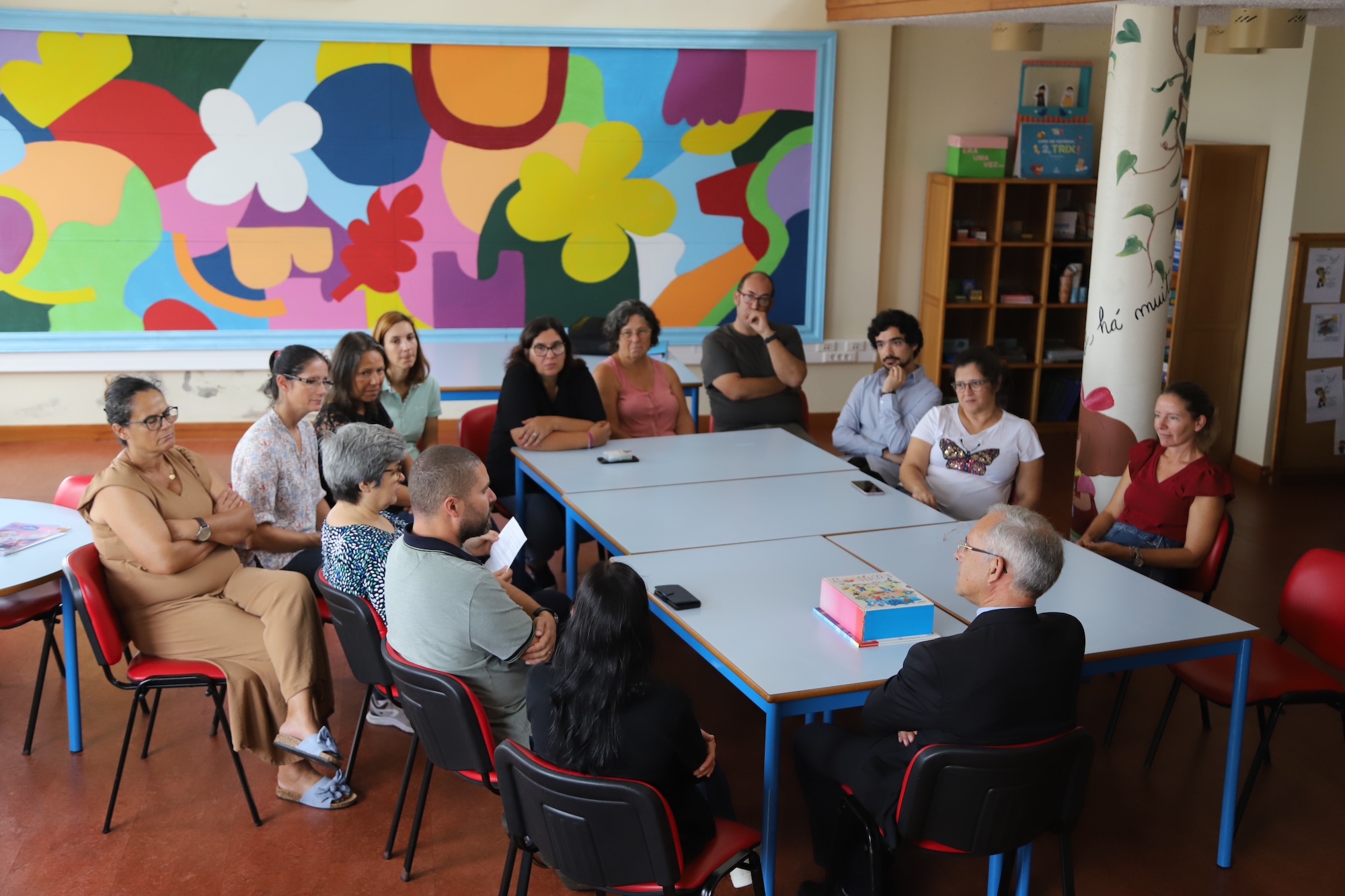 Bispo Armando Esteves Domingues durante visita à Escola das Lajes das Flores. Foto Igreja Açores