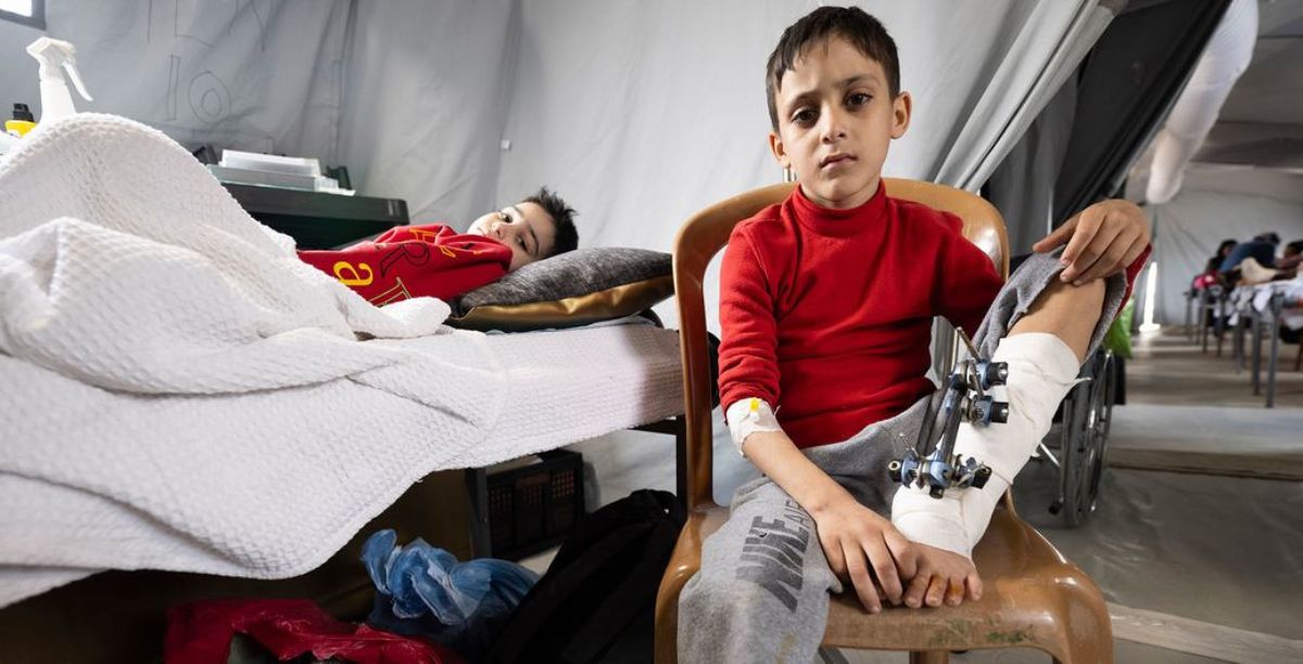OMSChristopher Black Crianças estão sendo tratadas em um hospital de campanha temporário em Mouraj, bairro no sul da Faixa de Gaza