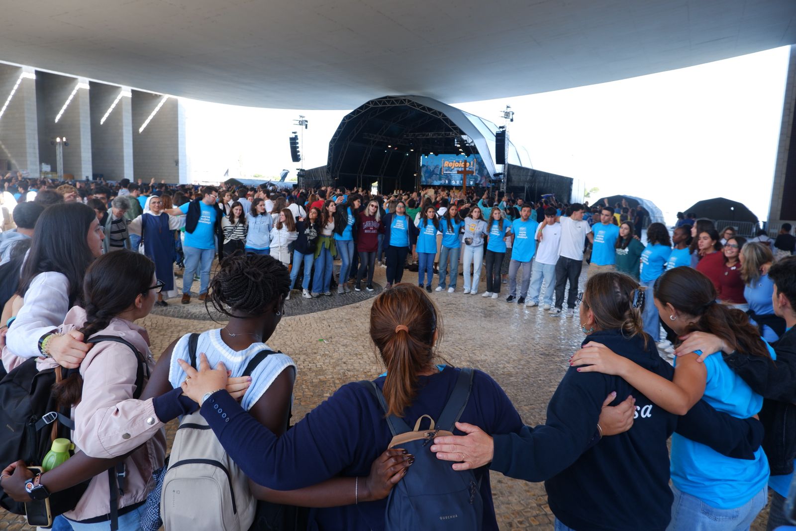 Jovens cristãos devem ter as suas vidas “centradas no Evangelho e em Jesus”, redescobrindo a “centralidade da pessoa” e valorizando a sua história e a sua cultura. Foto © António Marujo/7MARGENS