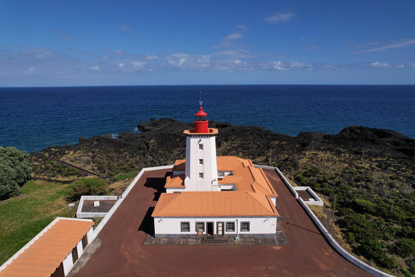 O Farol da Ponta da Ilha também denominado Farol da Manhenha, localizado no local denominado Ponta da Ilha, povoado da Manhenha, Piedade, concelho das Lajes do Pico, ilha do Pico, arquipélago dos Açores.