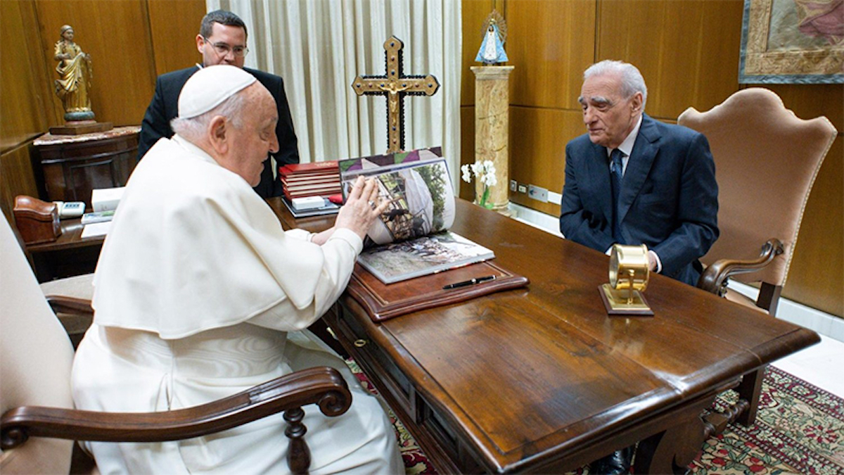 Scorsese com o Papa, que assina o prefácio do livro. Foto: Direitos reservados.