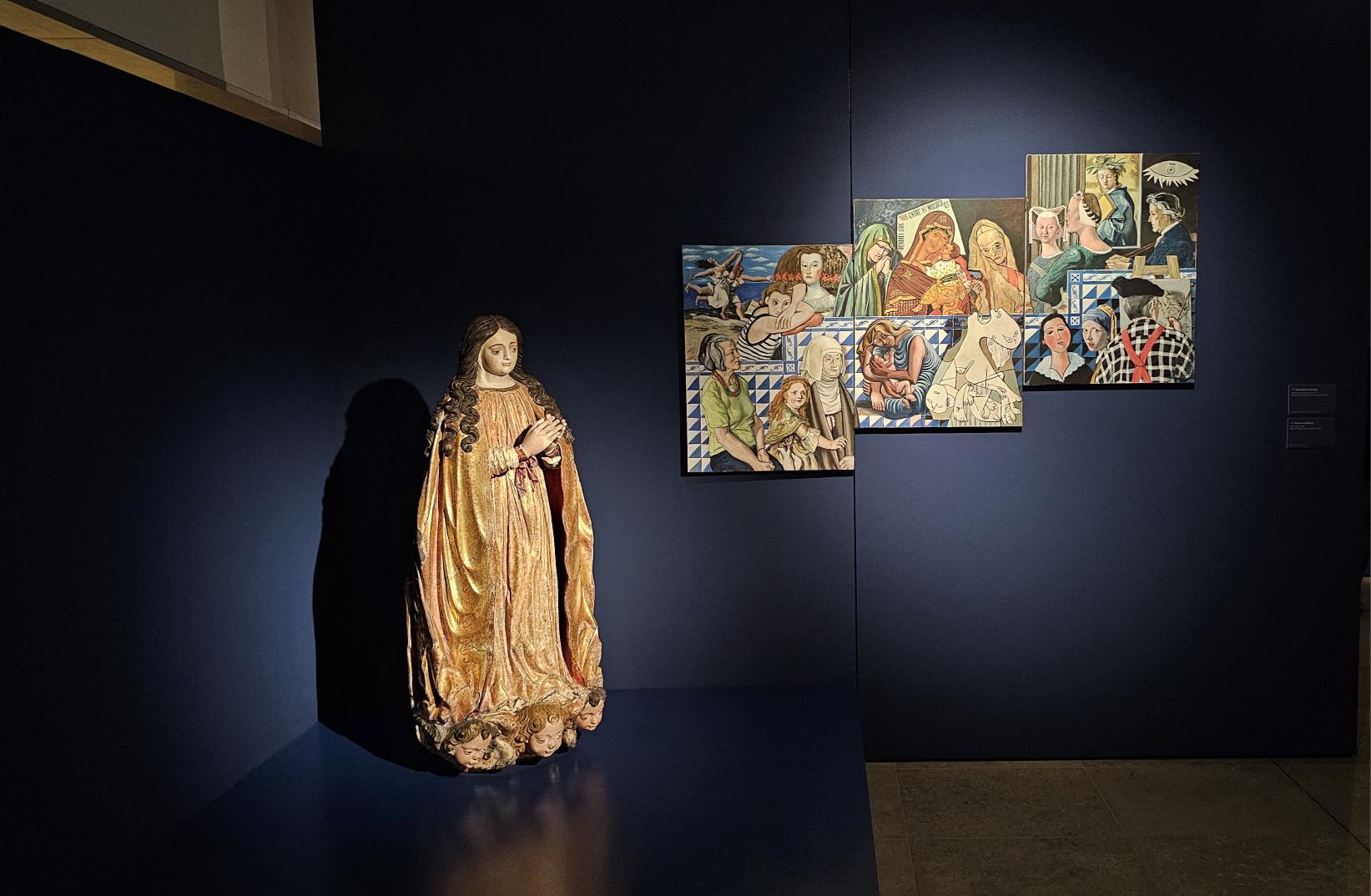 A pintura "Entre as mulheres" (2006), de Luiz Cunha, na exposição que assinala o centenário da Associação dosServitas de Nossa Senhora de Fátima. Foto © Santuário de Fátima