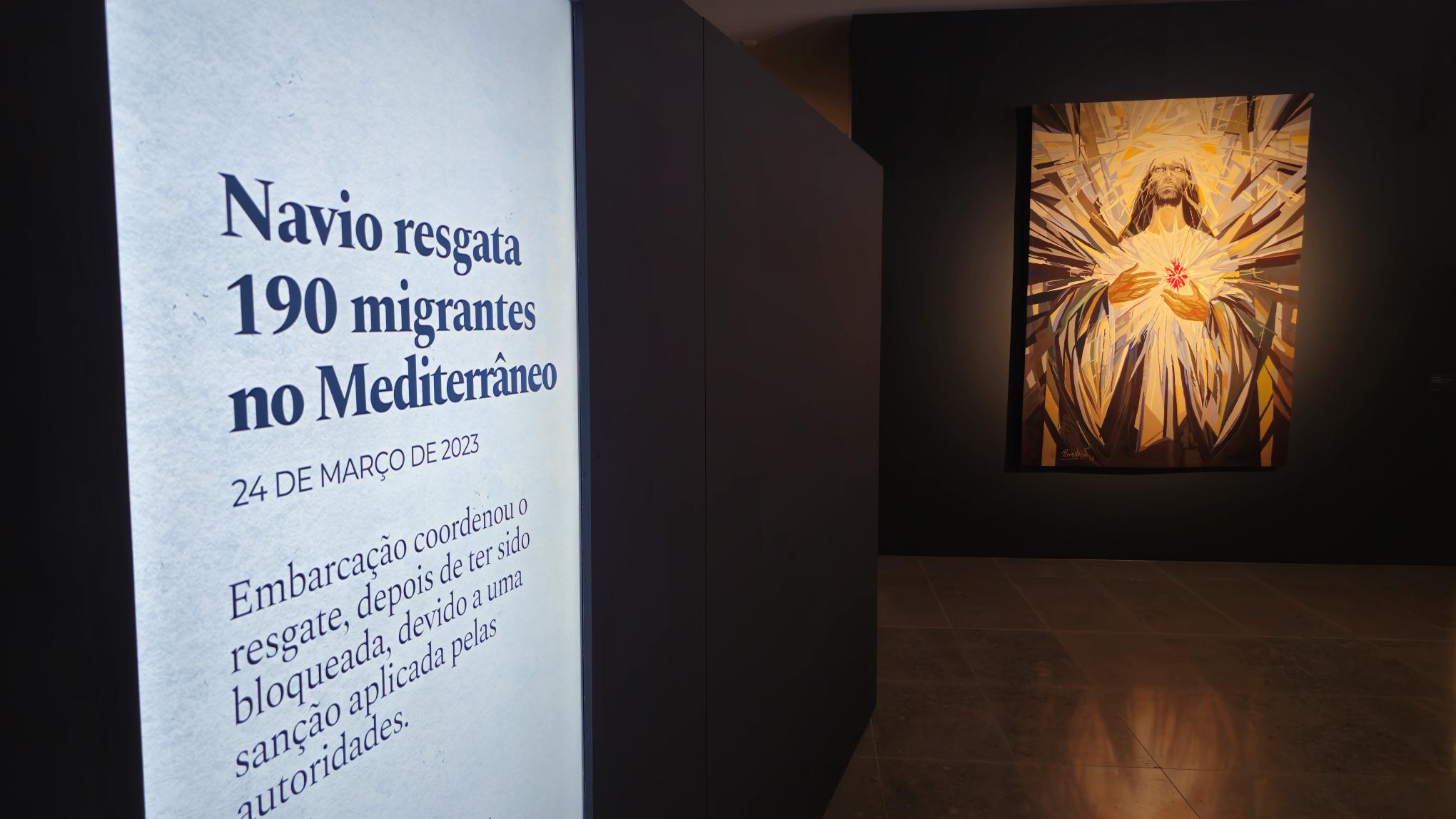 Uma das "Boas notícias", na exposição que assinala o centenário da Associação dos Servitas de Nossa Senhora de Fátima. Foto © Santuário de Fátima