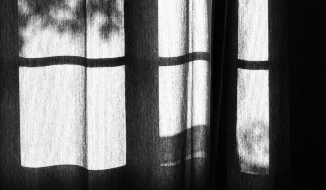 o que o silêncio, a ausência e a demora permitem desembrulhar