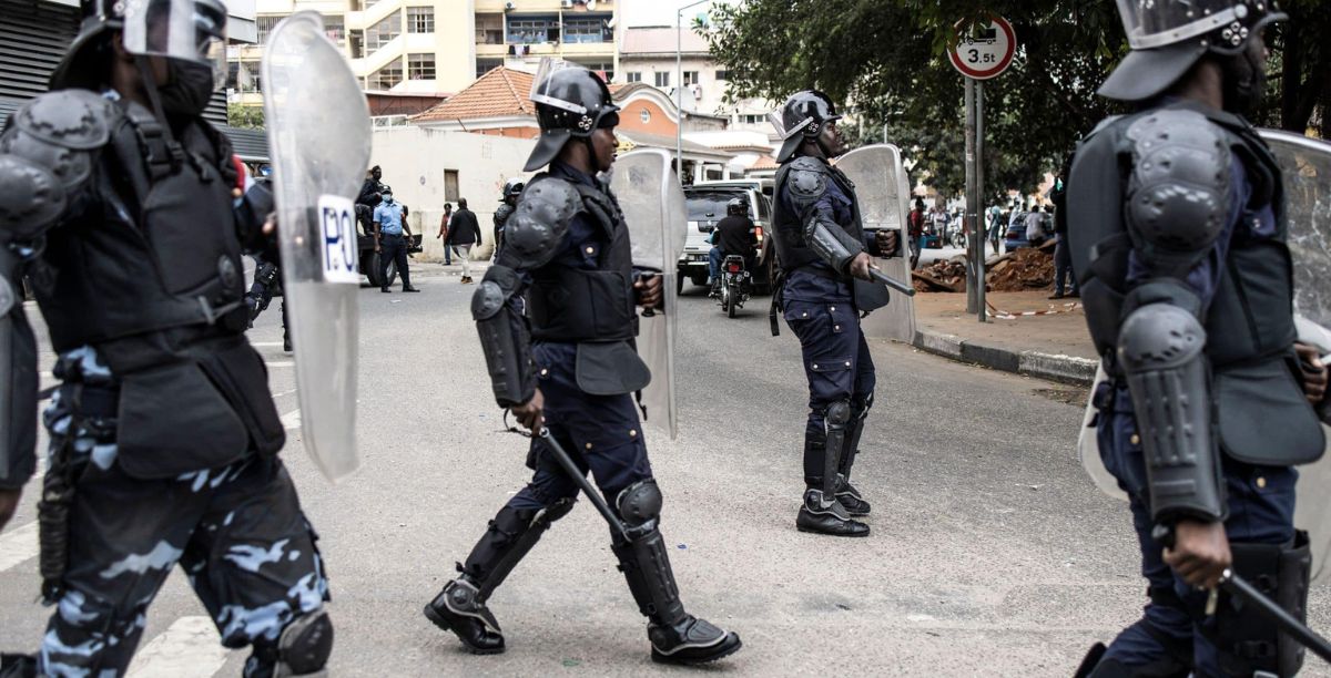 Forças policiais em Angola. Foto reproduzida a partir do relatório da Amnistia Internacional