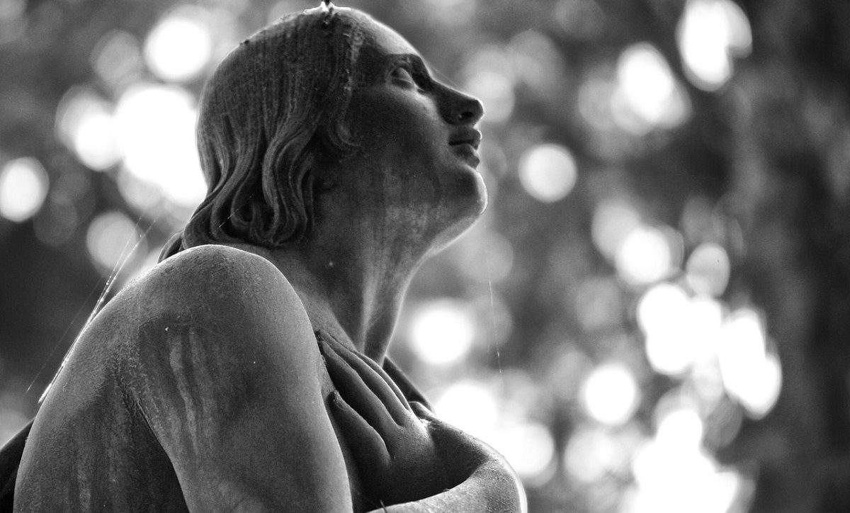 Estátua cemitério. Luto