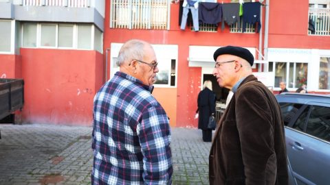Patriarca pediu ações concretas para responder à pobreza Rui Valério (à direita) admitiu “preocupação” pelos incidentes que se verificaram recentemente no Zambujal e noutros bairros da periferia de Lisboa. Foto © Diogo Paiva Brandão/Patriarcado de Lisboa