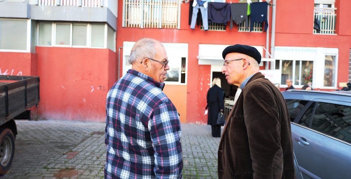 Patriarca Zambujal Rui Valério (à direita) admitiu “preocupação” pelos incidentes que se verificaram recentemente no Zambujal e noutros bairros da periferia de Lisboa. Foto © Diogo Paiva Brandão/Patriarcado de Lisboa