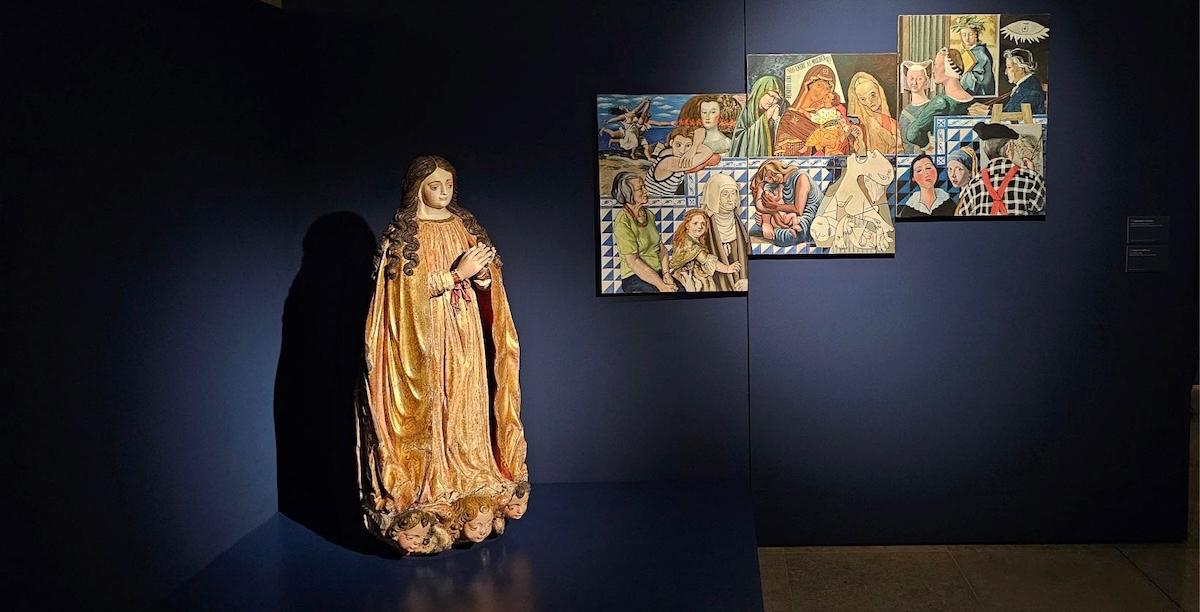 A pintura Entre as mulheres, na exposição que assinala o centenário da Associação dos Servitas de Nossa Senhora de Fátima. Foto © Santuário de Fátima