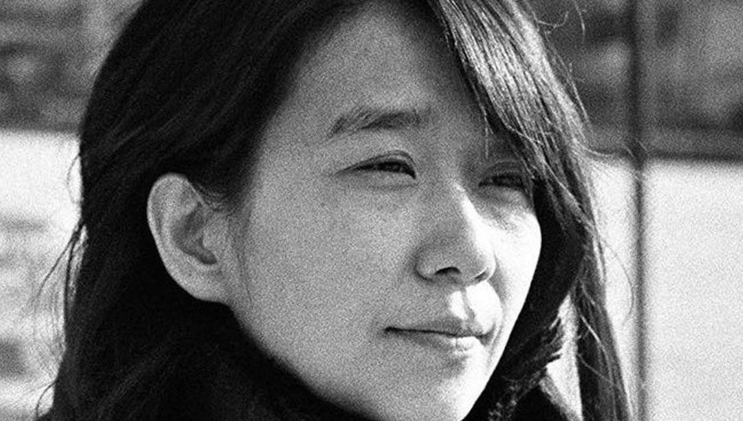 Han Kang: “Emocionante ver população a travar polícias e militares, na Coreia do Sul”