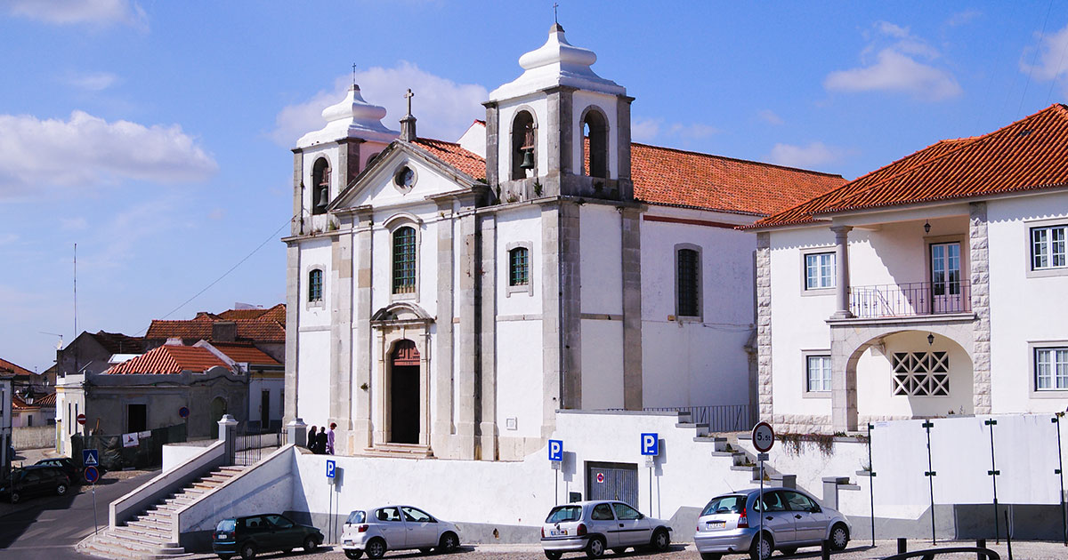 A Igreja de S. Pedro, em Palmela, vai manter-se de portas abertas, apesar do assalto. Foto © Juntas/Wikimedia Commons