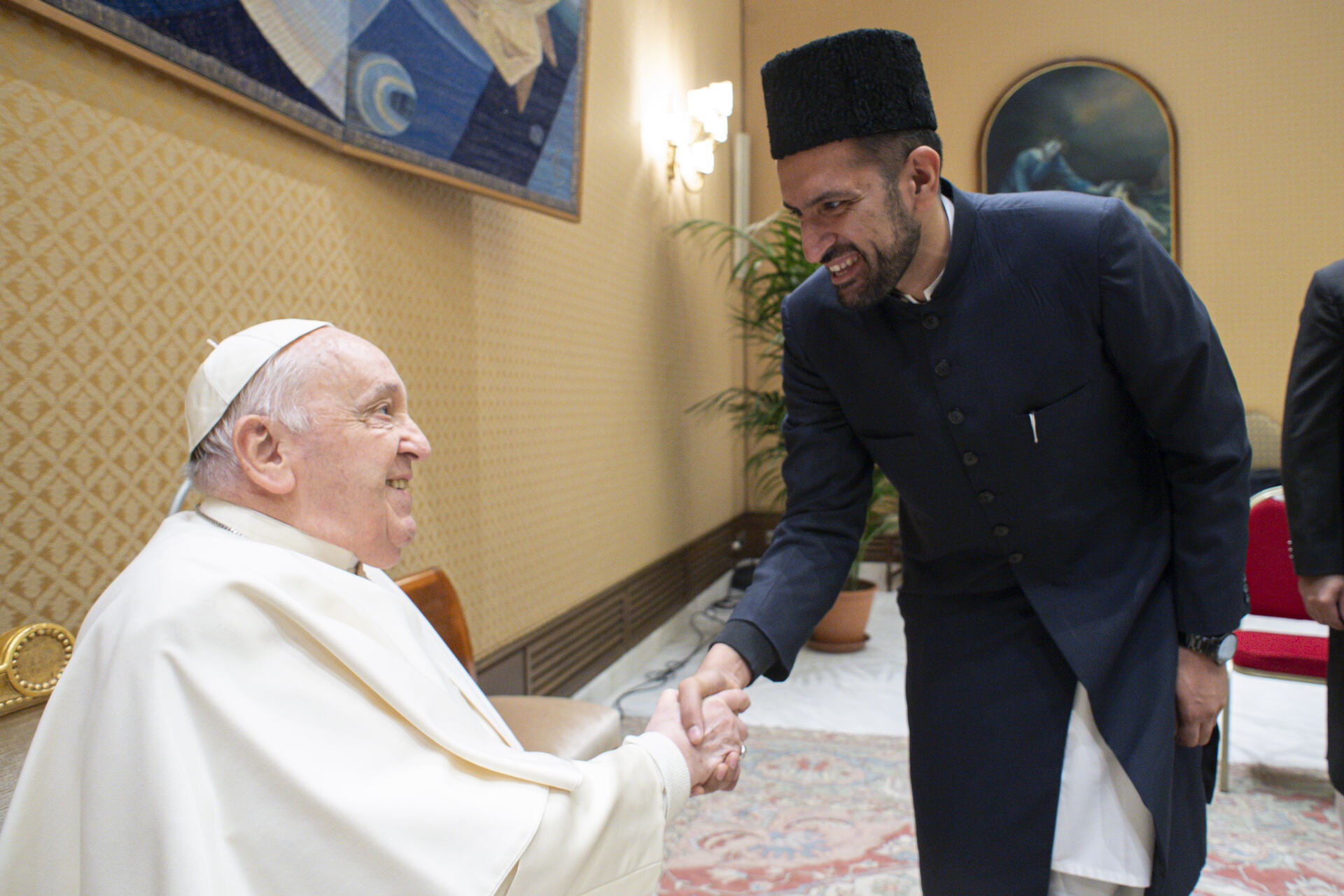 Imam Marwan Gill com Papa Francisco, fevereiro 2024. Foto reproduzida a partir do X @GillMarwan