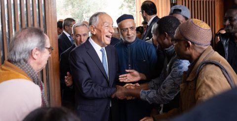 A paz começou em Lisboa. É preciso continuar a construí-la Marcelo Rebelo de Sousa e xeque David Munir na iniciativa Unidos pela Paz, Mesquita Central de Lisboa, 30 nov 2024. Foto Miguel Figueiredo Lopes Presidência da República