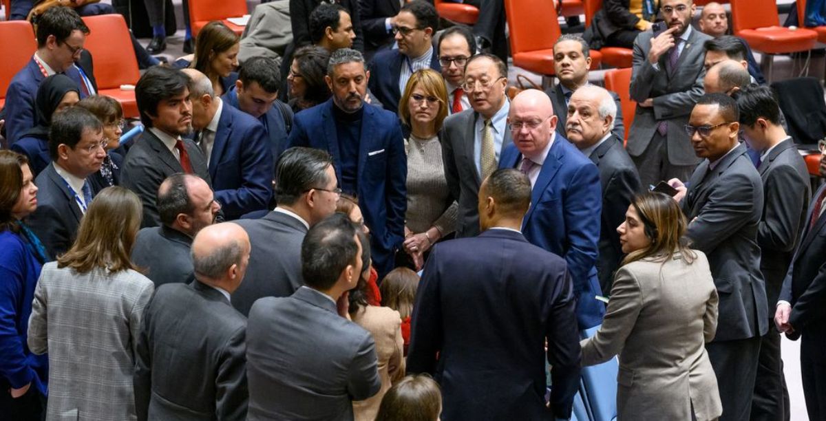 ONULoey Felipe Membros e delegados do Conselho de Segurança se reúnem, após saírem de consultas fechadas que sucederam uma reunião sobre a situação no Oriente Médio em dezembro de 2023