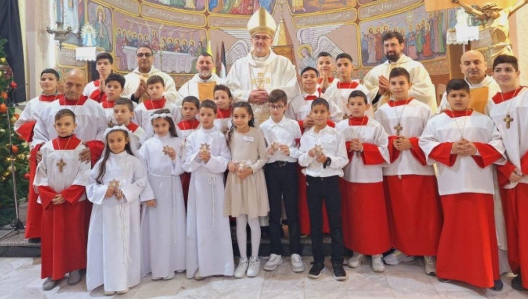 Cardeal Pizzaballa consegue entrar em Gaza: “Vocês são a luz da Igreja e do mundo”