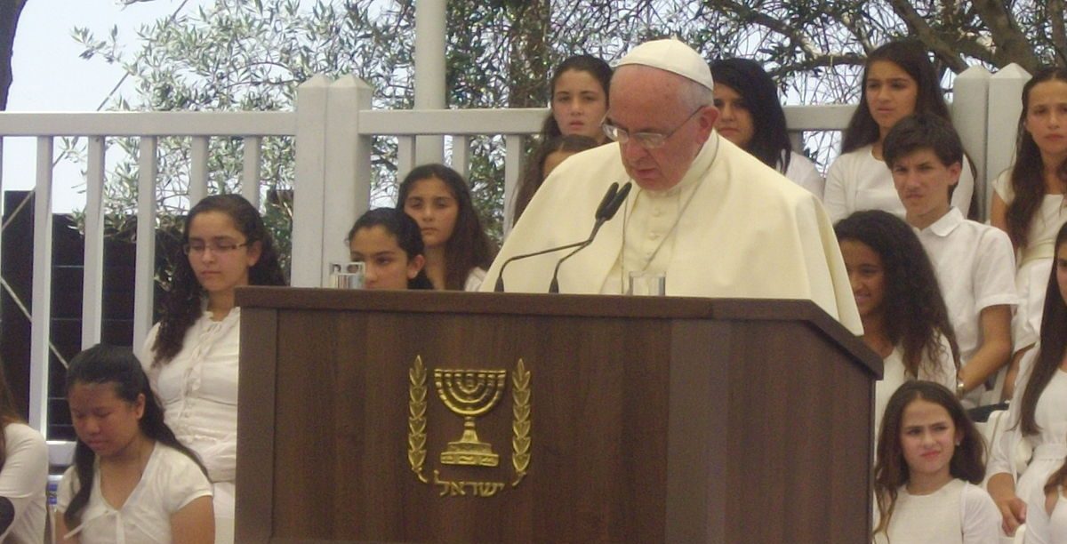 Pope_Franciscus_in_Israel Papa Francisco de visita a Israel, em 2014. Foto © Dekel E, CC BY-SA 3.0 , via Wikimedia Commons