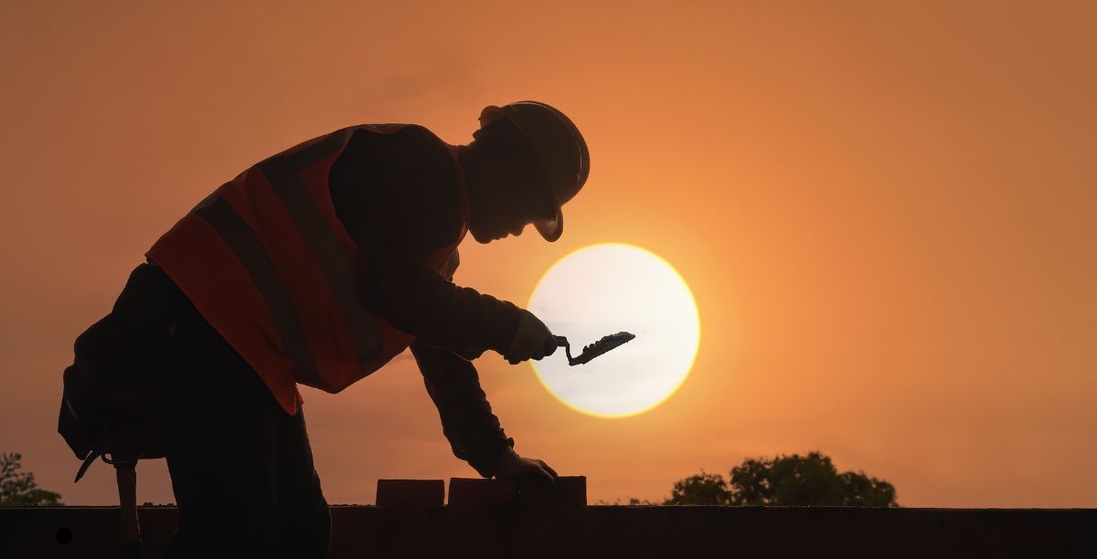 Trabalhador da construção. Foto Saravut VansetPexels