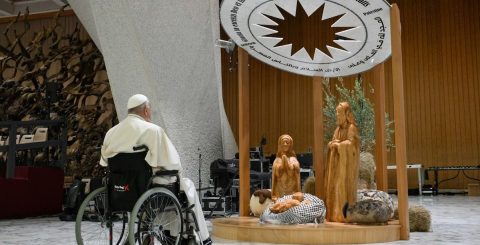 ‘p’ de presépio – E se fosse o Menino que vai nascer a fazer o presépio? Papa Francisco, Presépio, Belém, Cisjordânia, Palestina