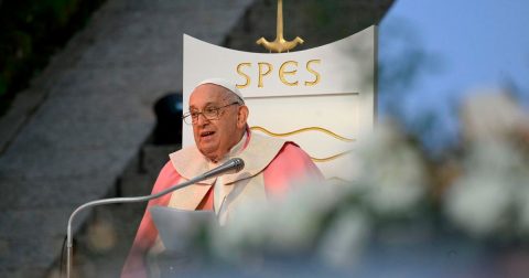 Papa na Córsega a pedir que se perdoe a "todos, todos, todos". Foto © Vatican Media