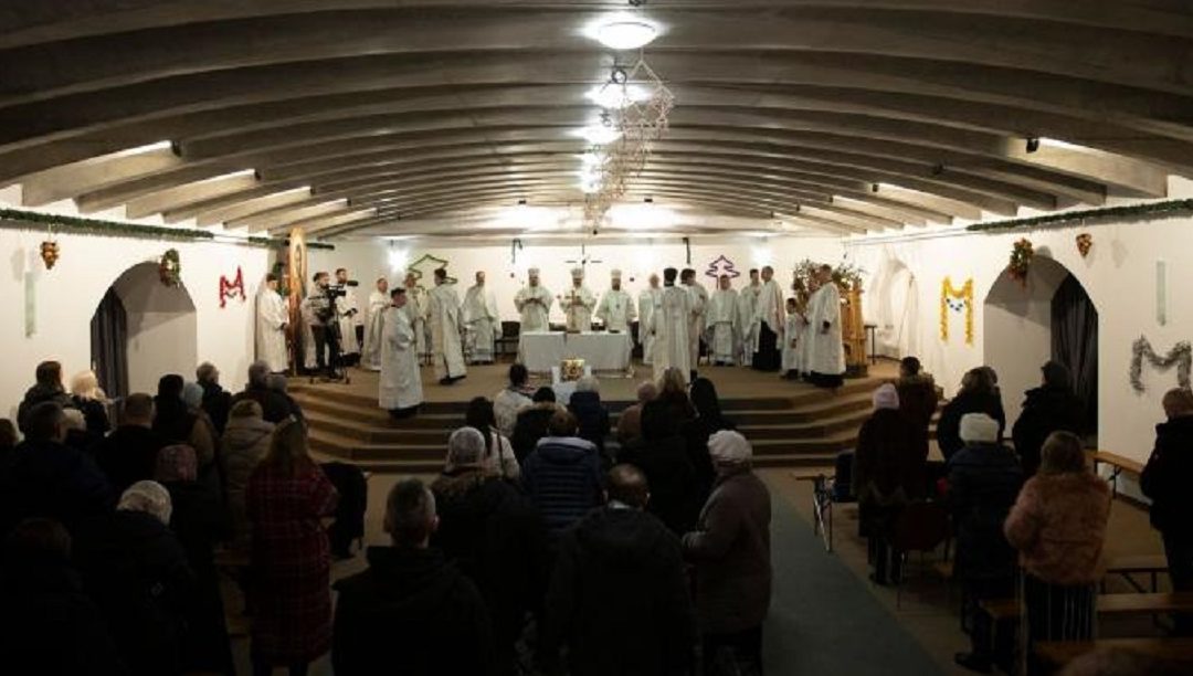Arcebispo de Kyiv celebrou missa de Natal em abrigo antiaéreo