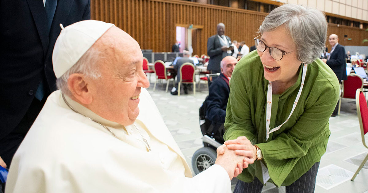 Cristina Inogés-Sanz e o Papa Francisco. Foto © DR