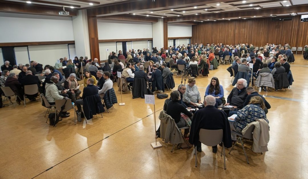 Assembleia Sinodal vota 124 propostas para o futuro da Igreja Católica italiana