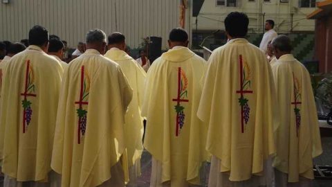 Padres de Bombaim numa cerimónia do Jubileu, em janeiro de 2025. Foto © Archdiocese of Bombay.