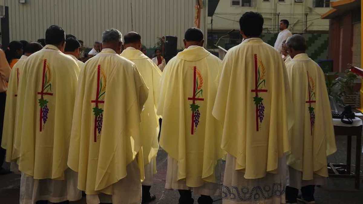 Padres de Bombaim numa cerimónia do Jubileu, em janeiro de 2025. Foto © Archdiocese of Bombay.