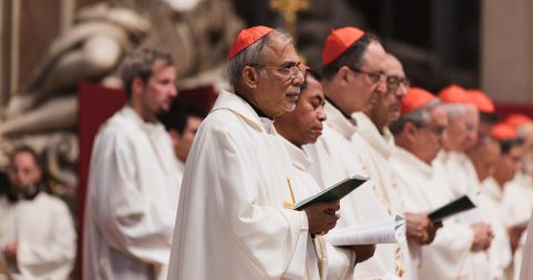 Bispos da Ásia propõem criar "Escritório para a Transformação Sinodal" Cardeal Filipe Neri Ferrão, Arcebispo de Goa e Damão, durante Missa na Basílica de São Pedro, no Vaticano, em 21 de outubro de 2024. SYNOD.VALAGARICA