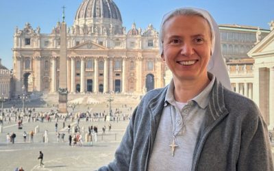 Enfermeira, psicóloga, apaixonada por Moçambique: quem é a primeira mulher prefeita do Vaticano