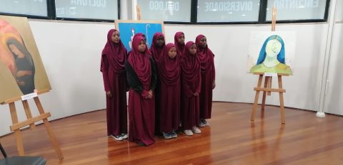 Das vivências inter-religiosas em tempo natalício ao Natal censurado no Estado Novo Exposição "Viver no Tempo Natalício – Memórias, Identidades e Vivências na Diversidade", na Amadora. Coro feminino da comunidade muçulmana da Amadora atuou na exposição em vésperas de Natal. Foto © Joaquim Franco