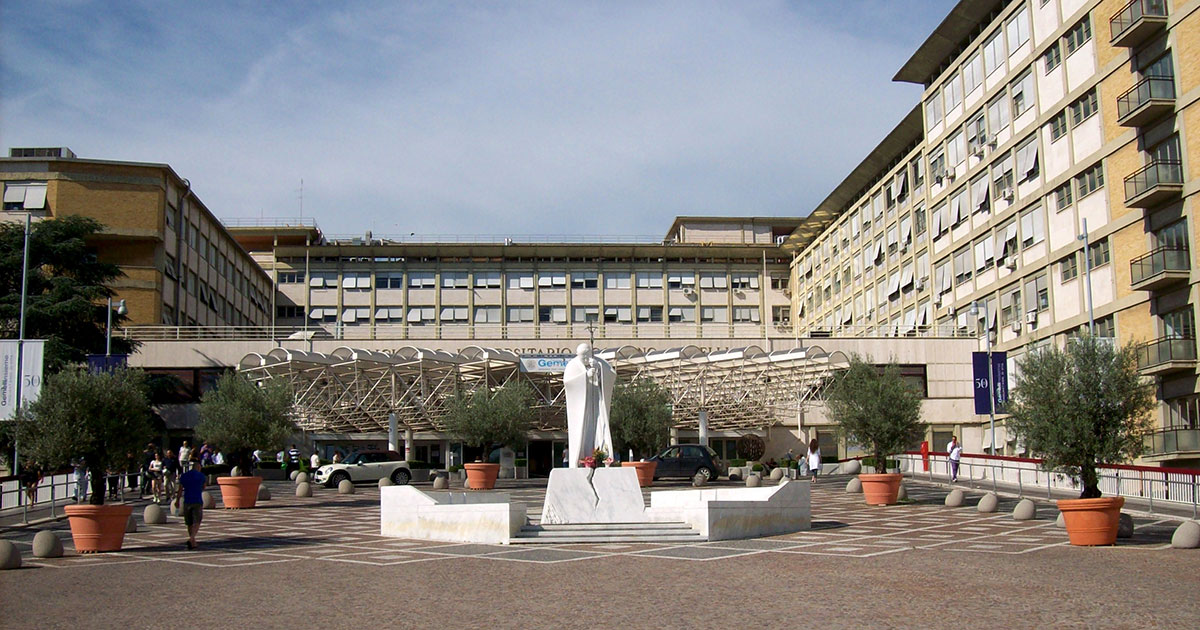 Roma_Policlinico_Gemelli_hospital Foto © Sergio D’Afflitto | Wikimedia Commons