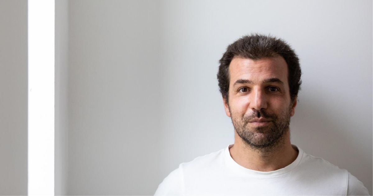 Gustavo Carona, fotografado em 2021. © Rui Duarte Silva/Expresso, cedida pelo autor e pelo jornal