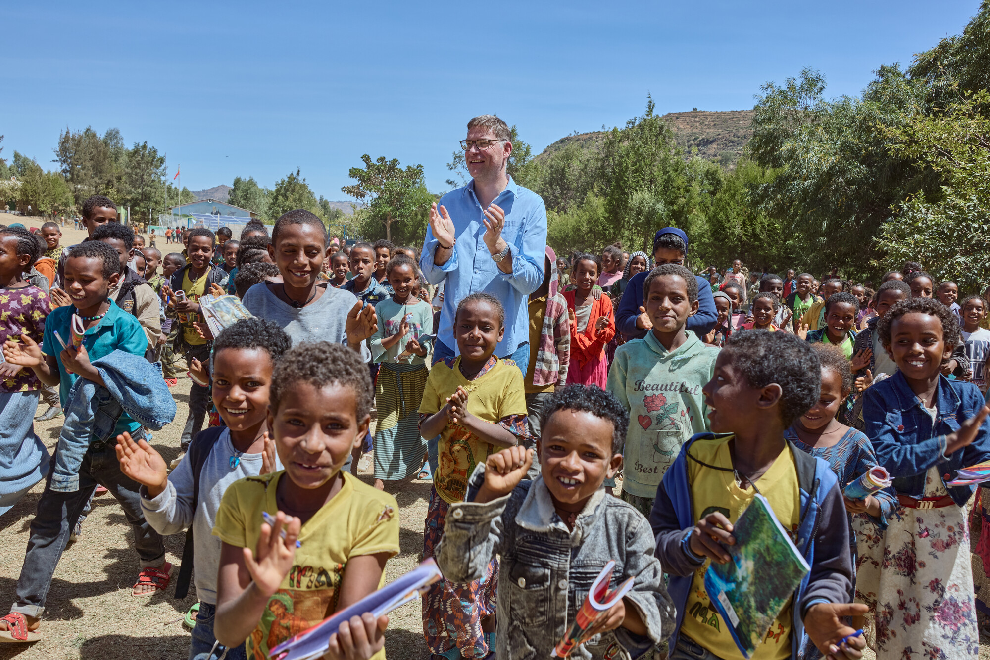 Magnus MacFarlane-Barrow, CEO da Mary's Meals, fotografado na Etiópia. Armstrong 2Studios 2024