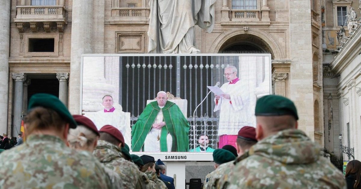 Papa Jubileu Forças Armadas Papa com dificuldades em respirar pediu ao mestre das celebrações litúrgicas para terminar leitura da homilia. Foto © Vatican Media via Agência Ecclesia.