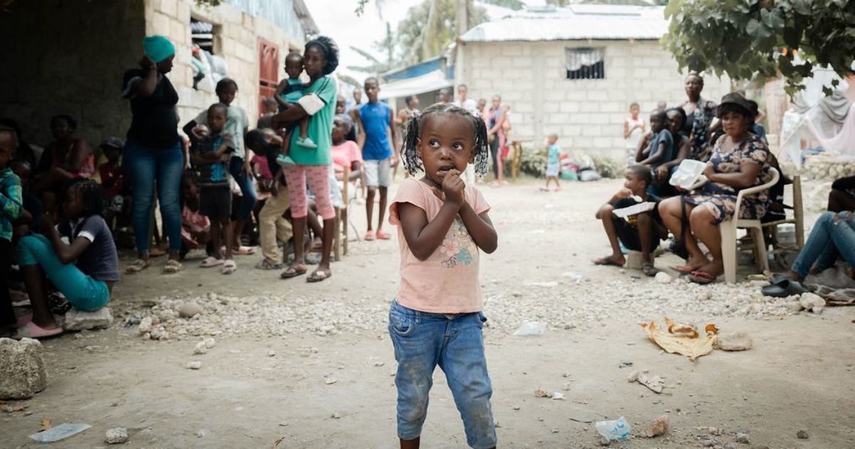 UnicefMaxime Le Lijour Uma menina em um local para deslocados em Léogâne, a oeste da capital haitiana, Porto Príncipe