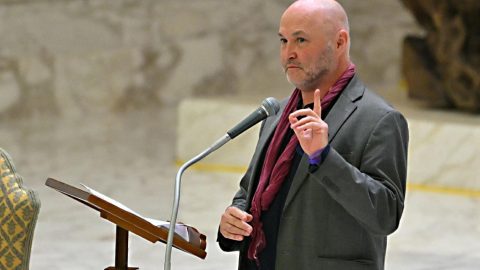 Colum McCann na sua intervenção no Jubileu dos jornalistas e profissionais da comunicação. Foto © Vatican News