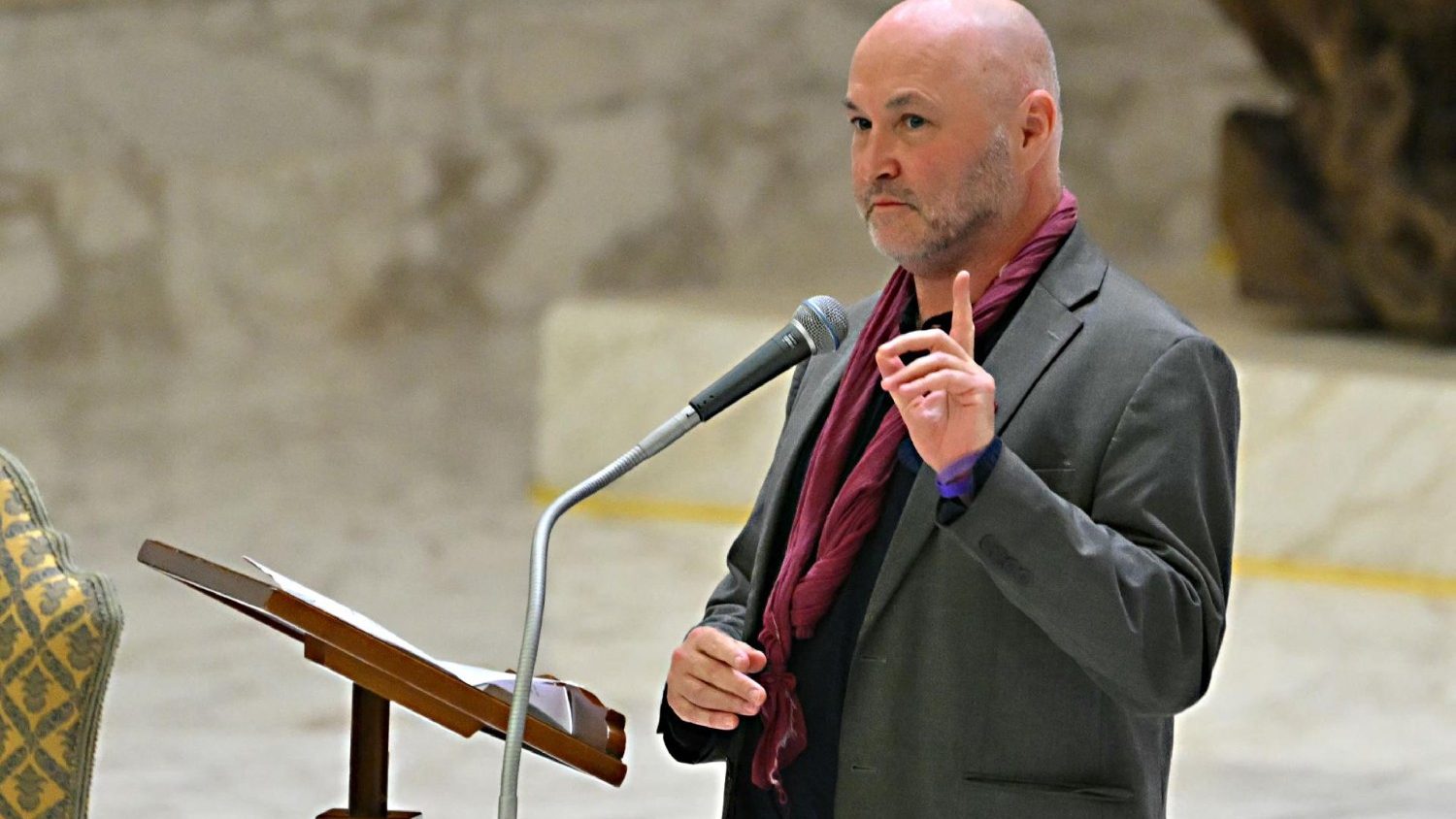Colum McCann na sua intervenção no Jubileu dos jornalistas e profissionais da comunicação. Foto © Vatican News