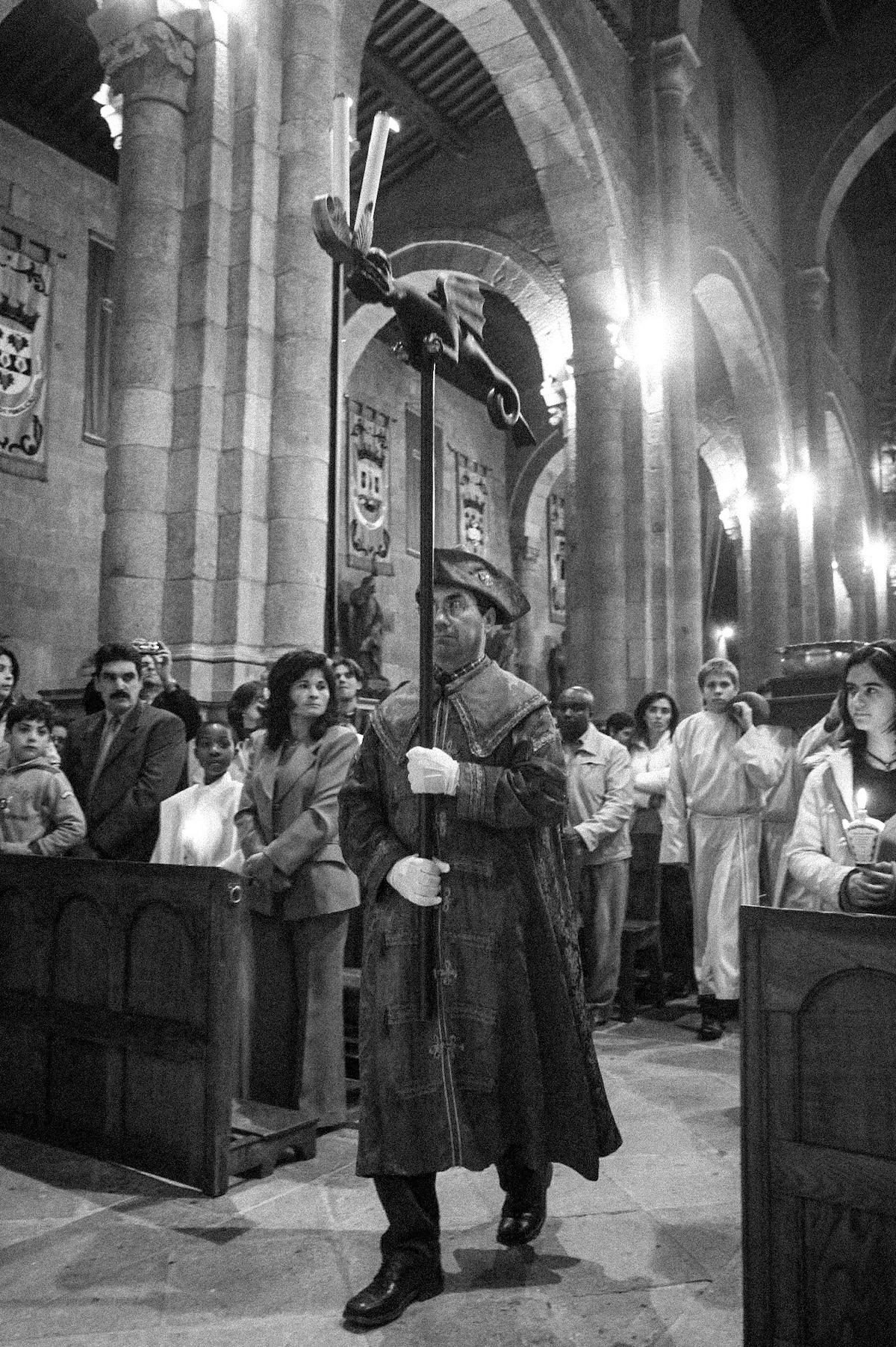 Vigília pascal na sé de Braga. Procissão.