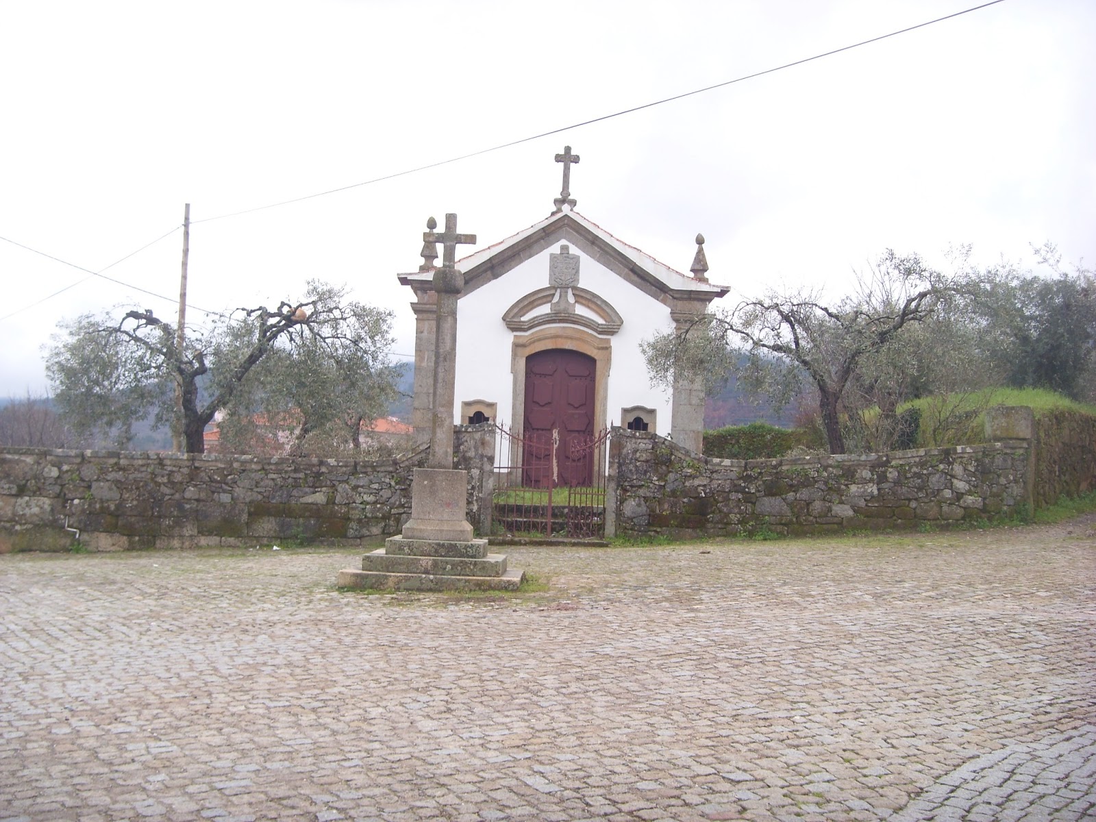 Ermida de São Sebastião, no Fundão: o “mártele” podia ser uma corruptela? Foto reproduzida do blogue Monumentos do Fundão (https://monumentosfundao.blogspot.com/2013/03/capela-de-saosebastiao-epoca-de.html?m=1)
