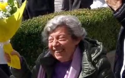 As flores amarelas de Carmela e o gesto surpreendente do Papa