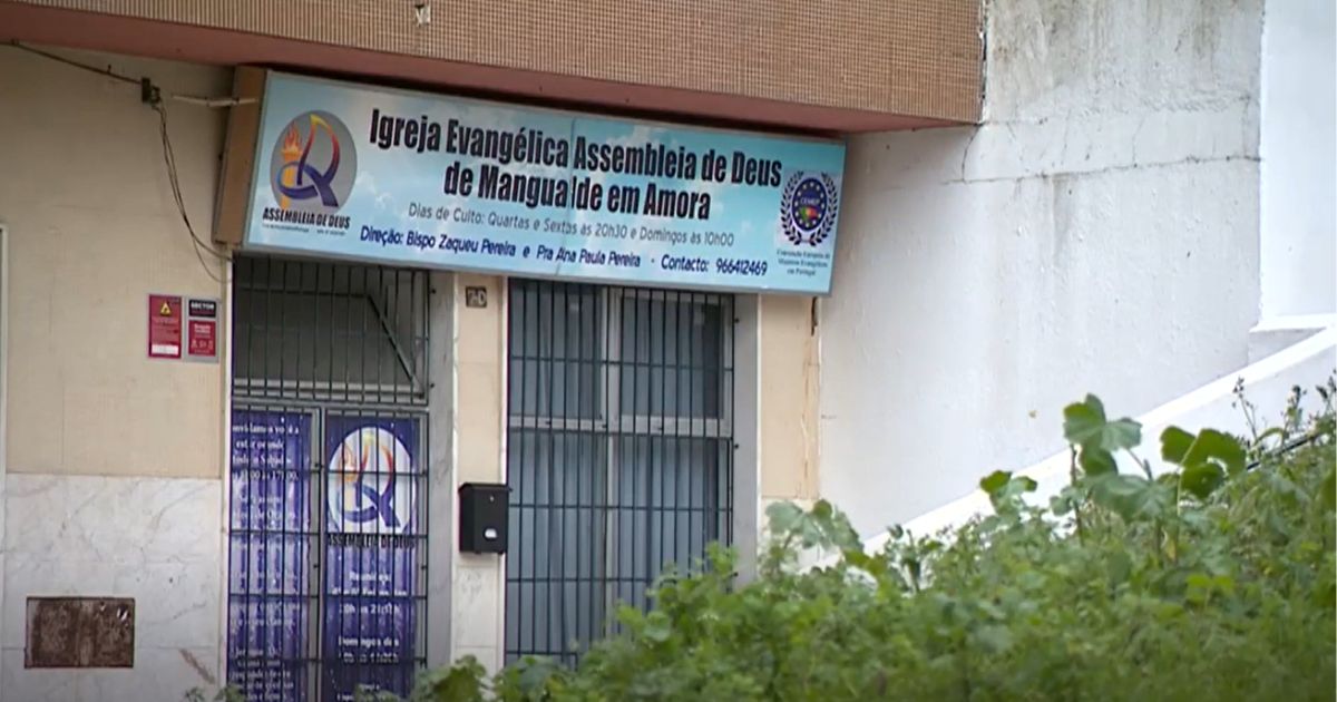 Entrada da alegada Igreja Evangélica fundada por Zaqueu Pereira. Imagem reproduzida a partir da reportagem da SIC Entrada da alegada Igreja Evangélica fundada por Zaqueu Pereira. Imagem reproduzida a partir da reportagem da SIC